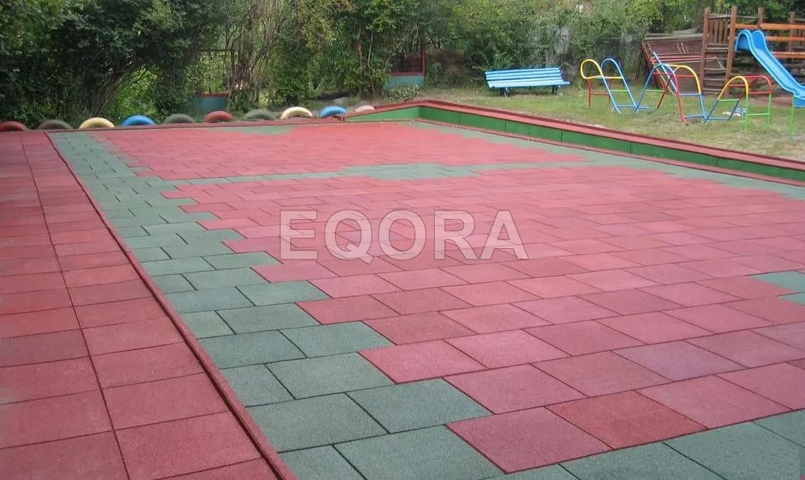 Резиновое покрытие из резиновой крошки для дорожек на даче в Пушкино